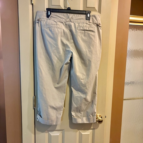 Lands' End Khaki Cropped Pants - Picture 3 of 5